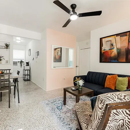 Comfy 1 Bedroom Getaway Close To Downtown